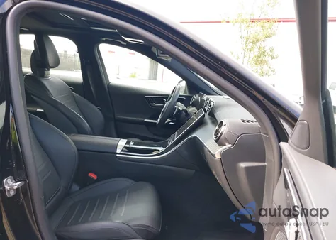 2023 Mercedes-Benz C 300 Sedan z USA, uszkodzony, nr VIN W1KAF4GB1PR131578